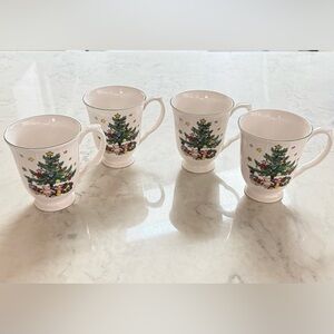 Set of 4 Vintage NIKKO Happy Holidays 3 3/8” Tall Coffee Mugs